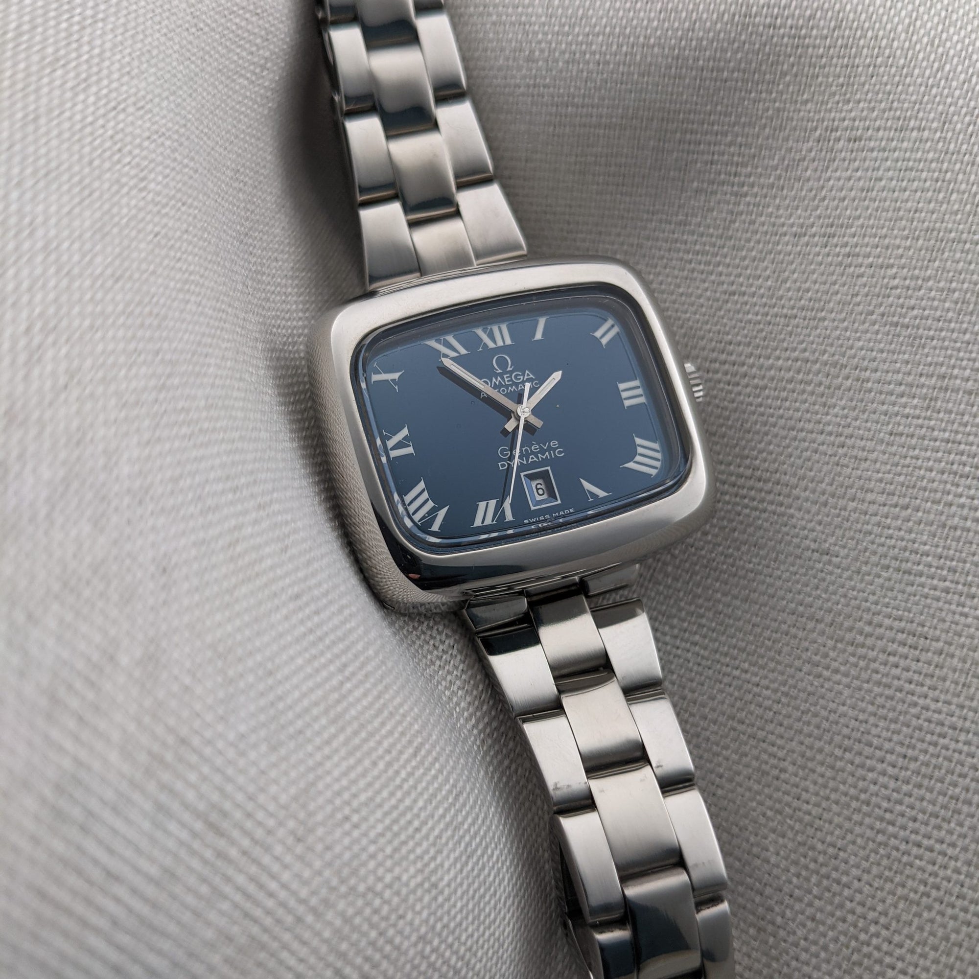 Circa 50 Years Old Lady Omega Genève Dynamic / Ref 5660072 / Vintage 1970s Watch / Cal 684 Movement / Serviced vintage watch