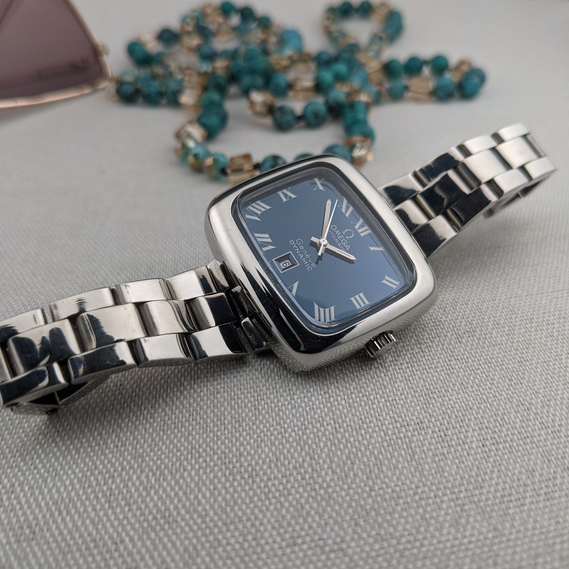 Circa 50 Years Old Lady Omega Genève Dynamic / Ref 5660072 / Vintage 1970s Watch / Cal 684 Movement / Serviced vintage watch