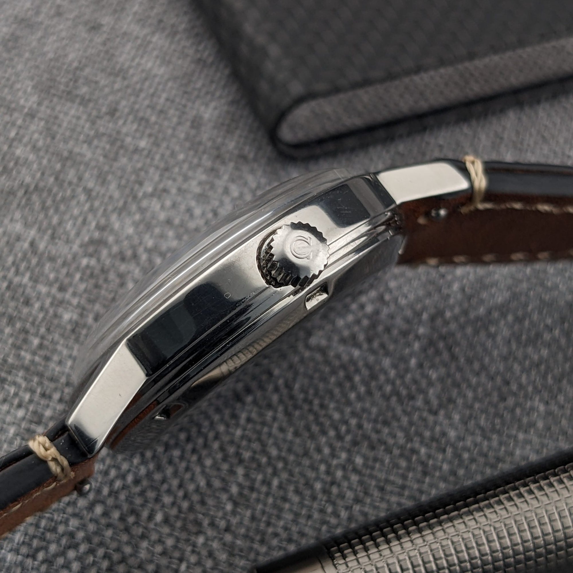 Circa 50 Years Old / Omega AUTOMATIC GENEVE / Ref 1660117 / Vintage 1970s Watch / Cal 1022 Movement / Serviced vintage watch