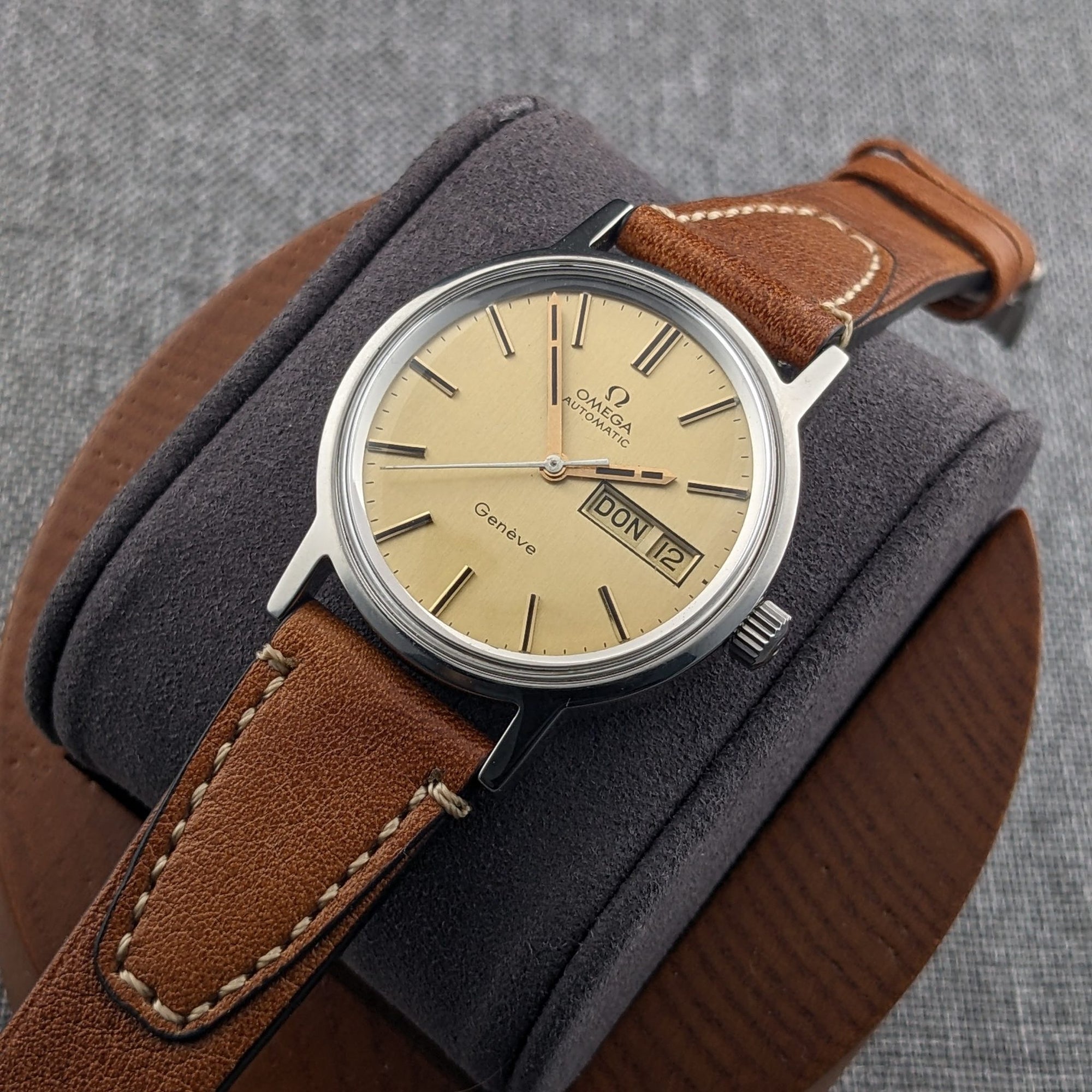 Circa 50 Years Old / Omega AUTOMATIC GENEVE / Ref 1660117 / Vintage 1970s Watch / Cal 1022 Movement / Serviced vintage watch