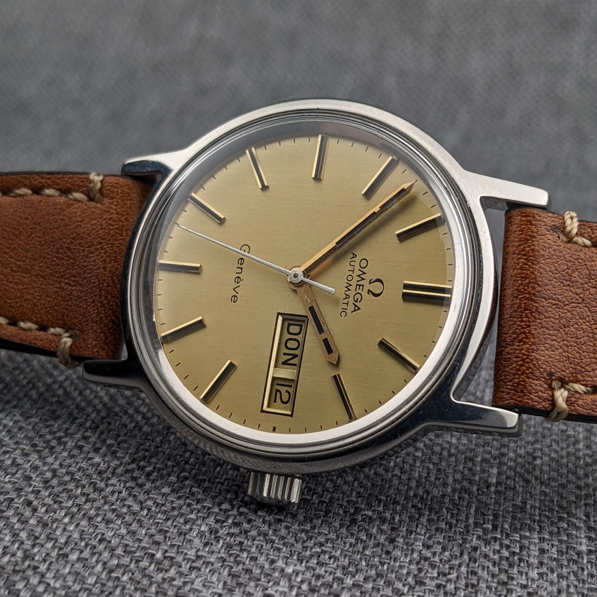 Circa 50 Years Old / Omega AUTOMATIC GENEVE / Ref 1660117 / Vintage 1970s Watch / Cal 1022 Movement / Serviced vintage watch
