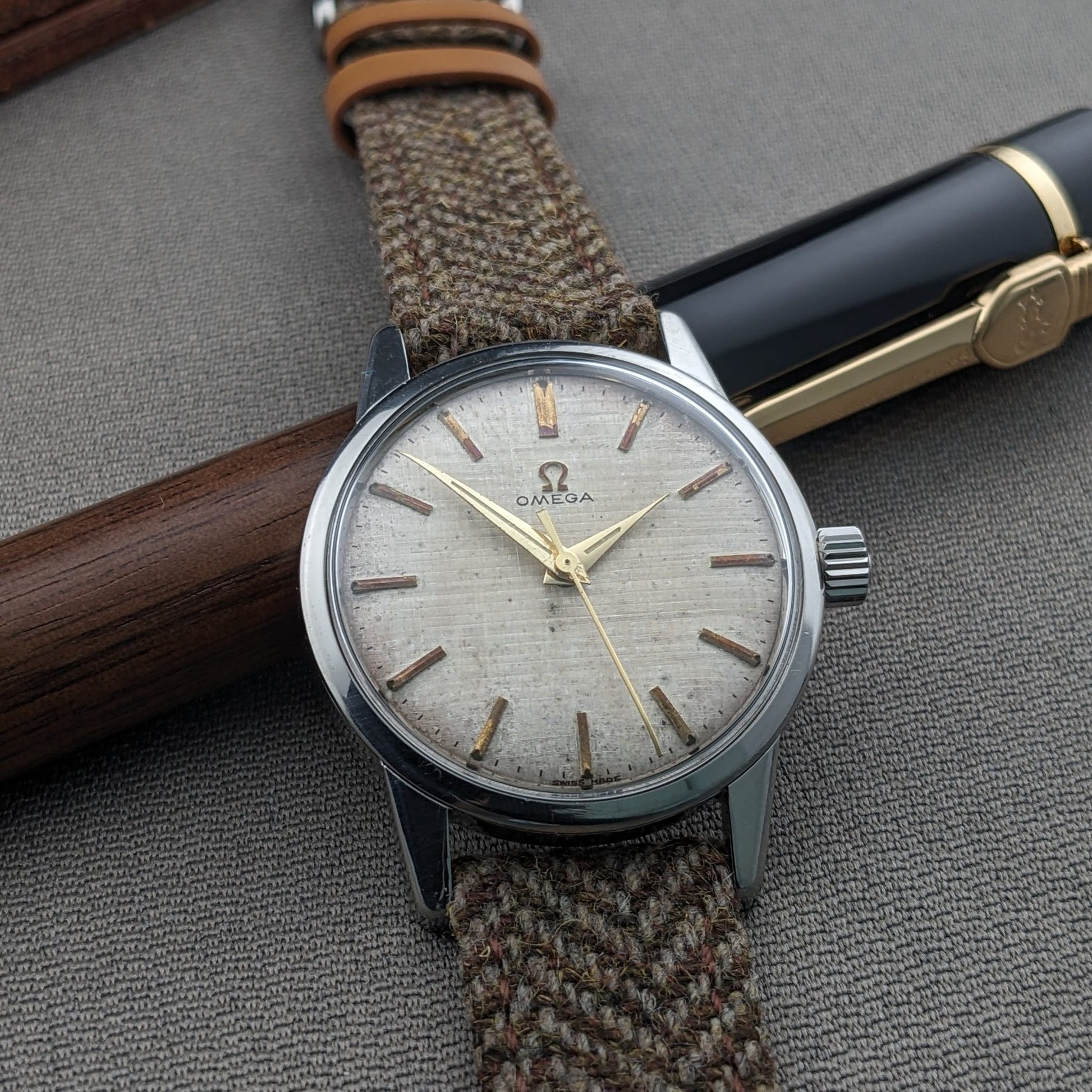 Circa 65 Years Old / Omega Seamaster Ref 14390 61 SC / Rare Linen Dial / Vintage 1961 Watch / Cal 285 Movement / Serviced dial