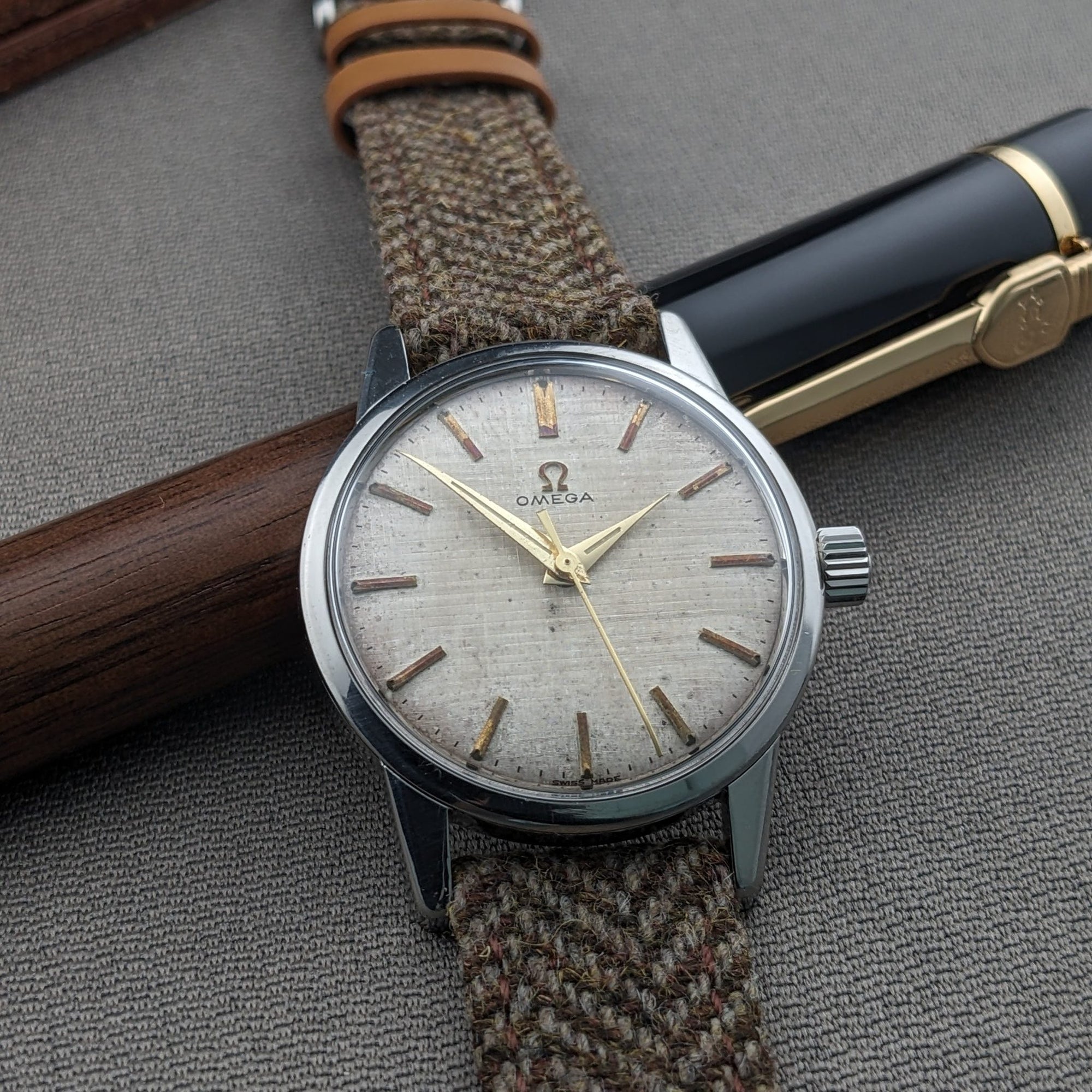 Circa 65 Years Old / Omega Seamaster Ref 14390 61 SC / Rare Linen Dial / Vintage 1961 Watch / Cal 285 Movement / Serviced dial