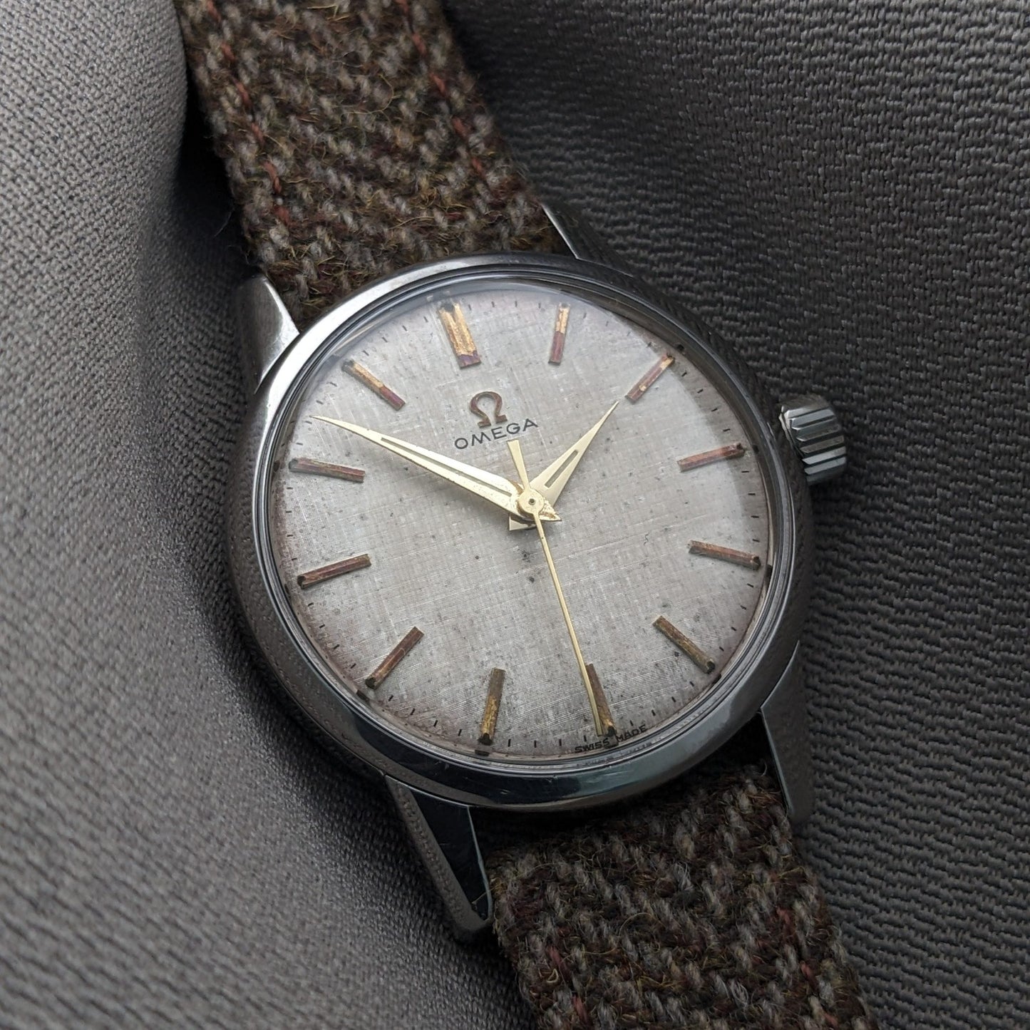 Circa 65 Years Old / Omega Seamaster Ref 14390 61 SC / Rare Linen Dial / Vintage 1961 Watch / Cal 285 Movement / Serviced vintage watch