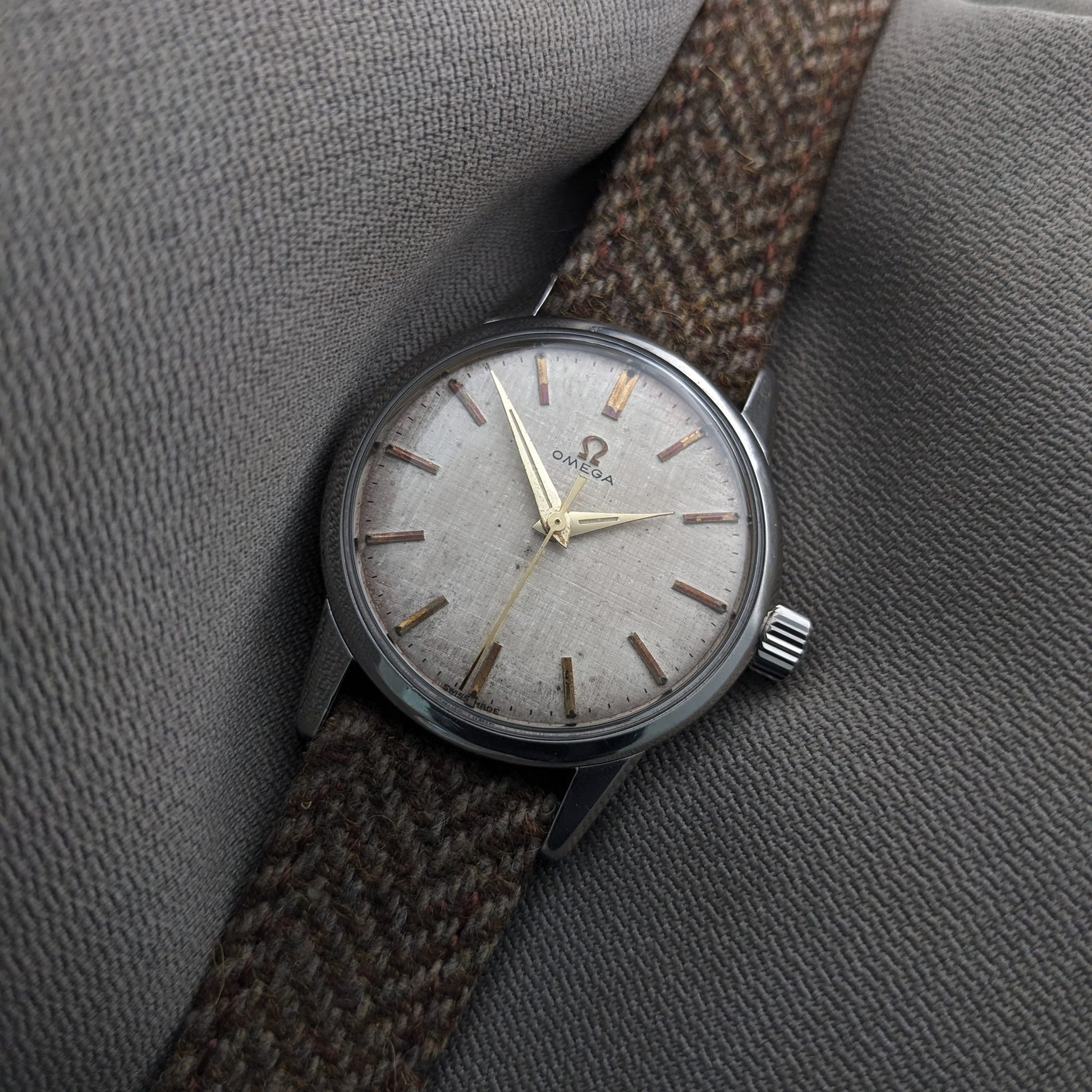 Circa 65 Years Old / Omega Seamaster Ref 14390 61 SC / Rare Linen Dial / Vintage 1961 Watch / Cal 285 Movement / Serviced vintage watch