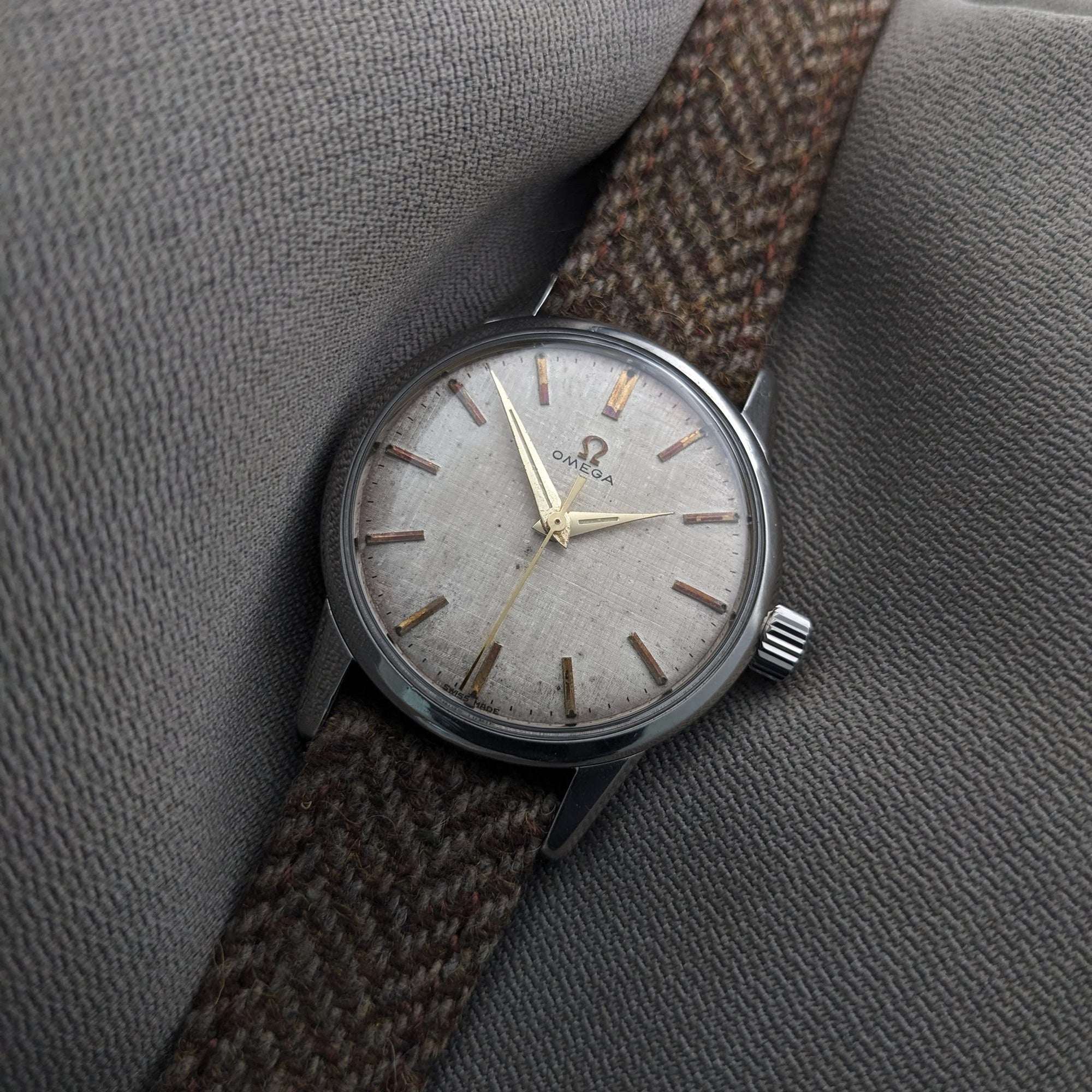 Circa 65 Years Old / Omega Seamaster Ref 14390 61 SC / Rare Linen Dial / Vintage 1961 Watch / Cal 285 Movement / Serviced vintage watch