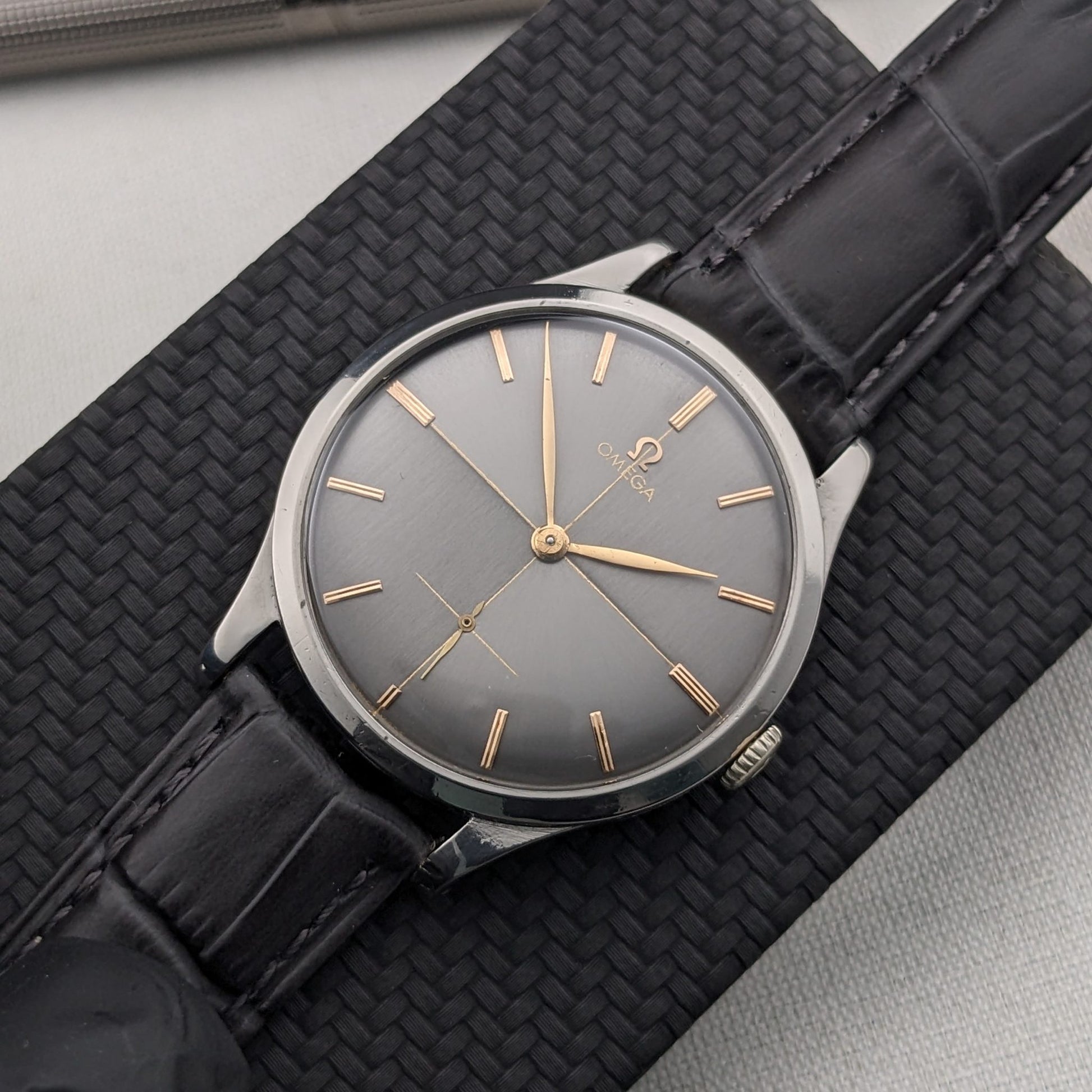 Circa 70 Years Old / Omega / Ref 2609 16 / Jumbo 37.5 mm / Two-Tone Graphite Crosshair Dial / Vintage 1954 Watch / Cal 266 Movement / Serviced vintage watch