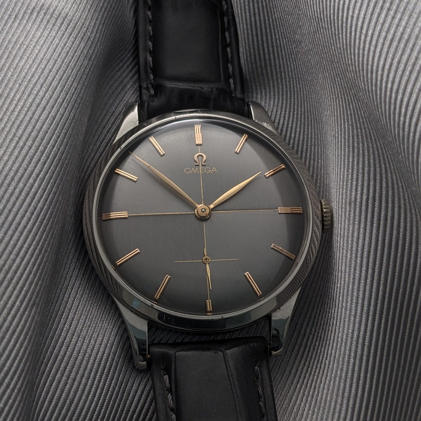 Circa 70 Years Old / Omega / Ref 2609 16 / Jumbo 37.5 mm / Two-Tone Graphite Crosshair Dial / Vintage 1954 Watch / Cal 266 Movement / Serviced vintage watch