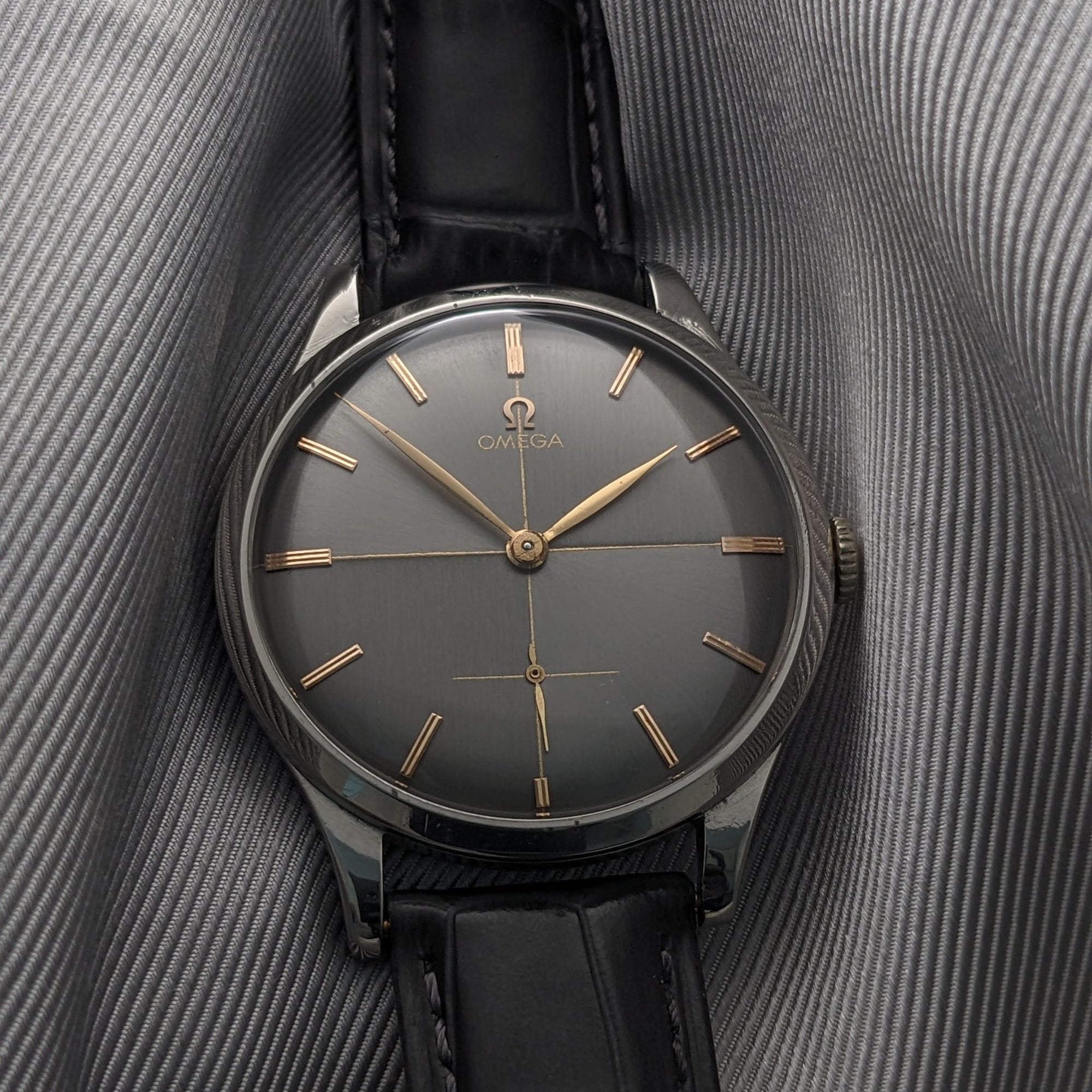 Circa 70 Years Old / Omega / Ref 2609 16 / Jumbo 37.5 mm / Two-Tone Graphite Crosshair Dial / Vintage 1954 Watch / Cal 266 Movement / Serviced vintage watch