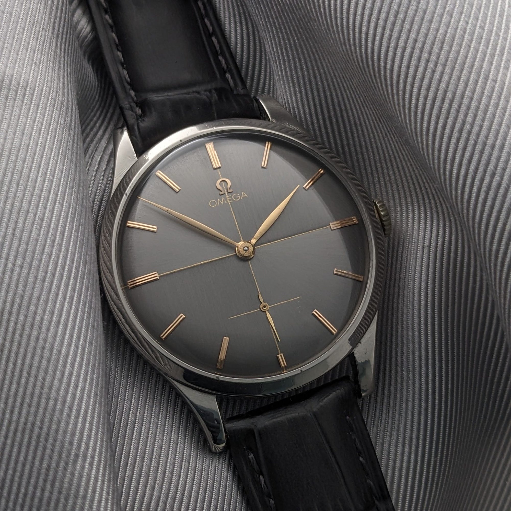 Circa 70 Years Old / Omega / Ref 2609 16 / Jumbo 37.5 mm / Two-Tone Graphite Crosshair Dial / Vintage 1954 Watch / Cal 266 Movement / Serviced vintage watch