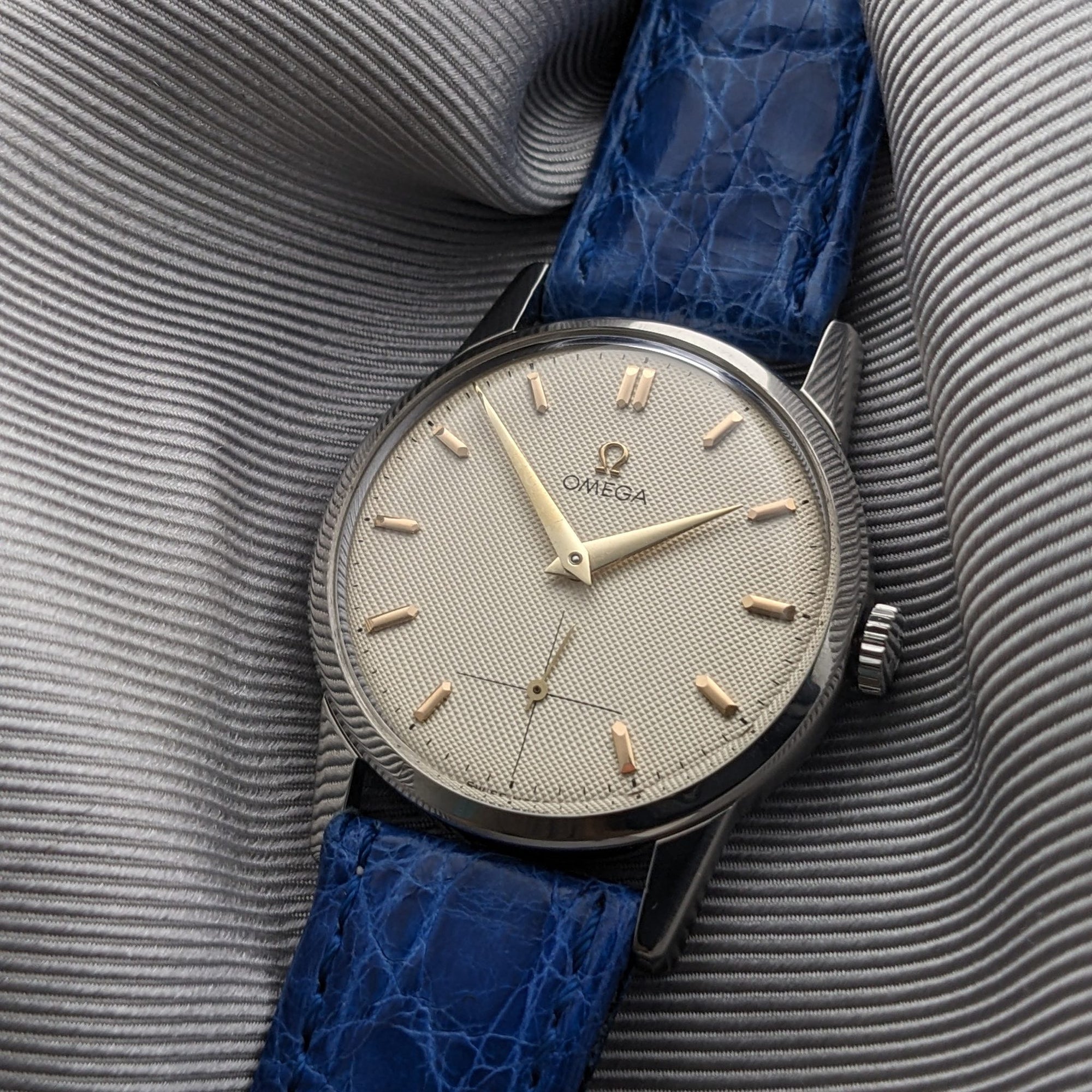 Circa 75 Years Old / Omega Honeycomb Dial / Ref 14713-61 / Vintage 1950 Watch / Cal 265 Movement / Serviced dial