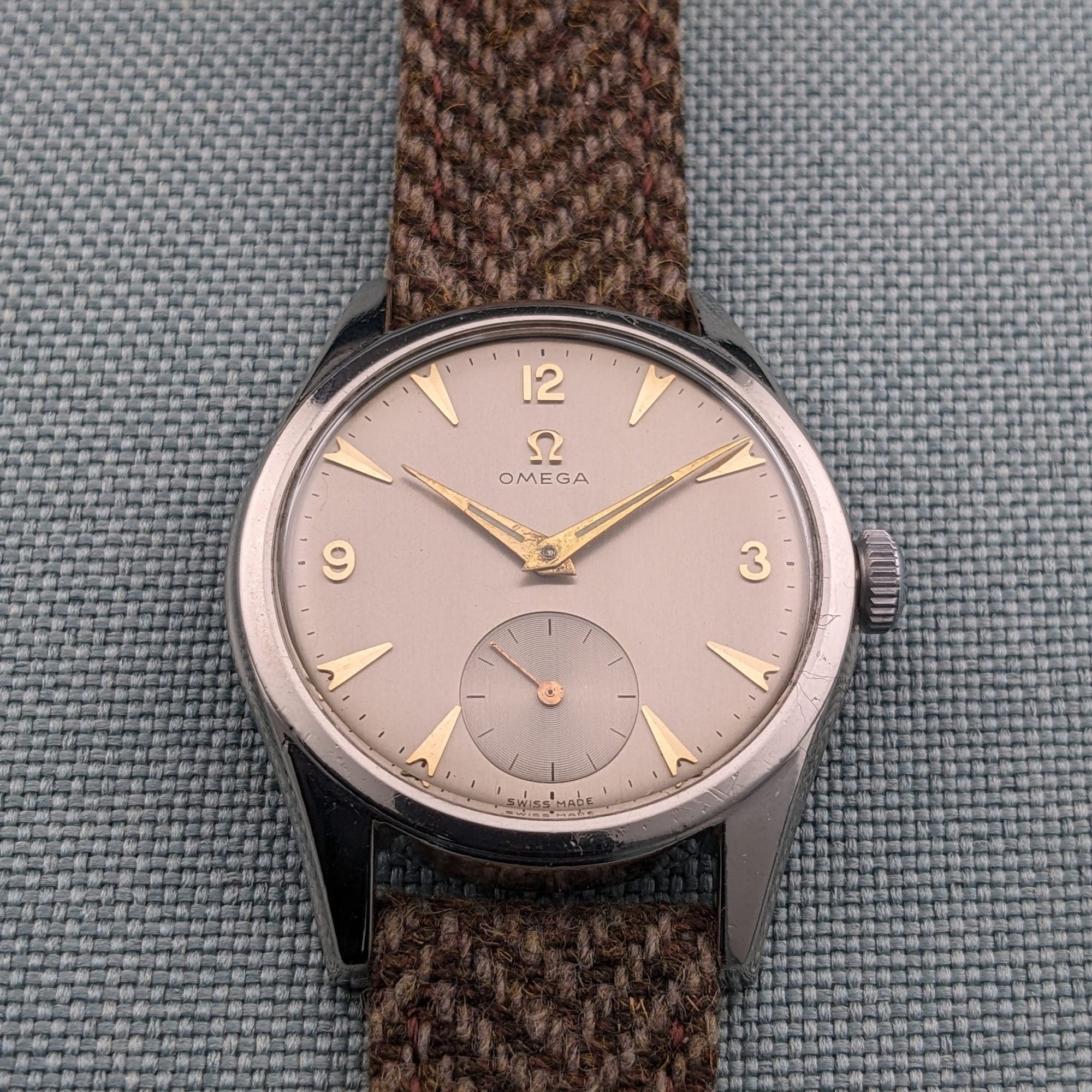 Circa 80 Years Old Post War Omega / Ref 2536-3 / Vintage 1940s Watch / Cal 265 Movement / Serviced dial