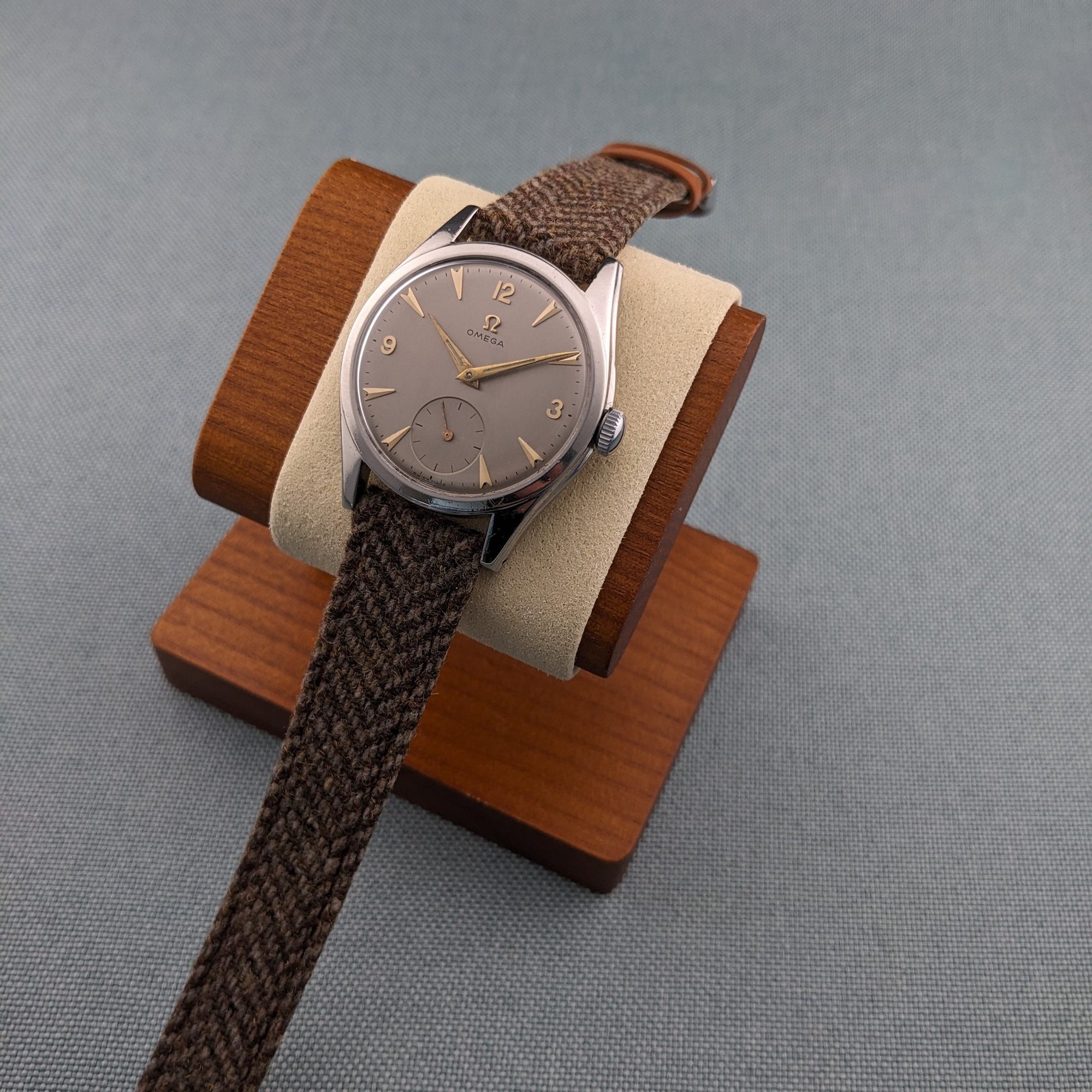 Circa 80 Years Old Post War Omega / Ref 2536-3 / Vintage 1940s Watch / Cal 265 Movement / Serviced vintage watch