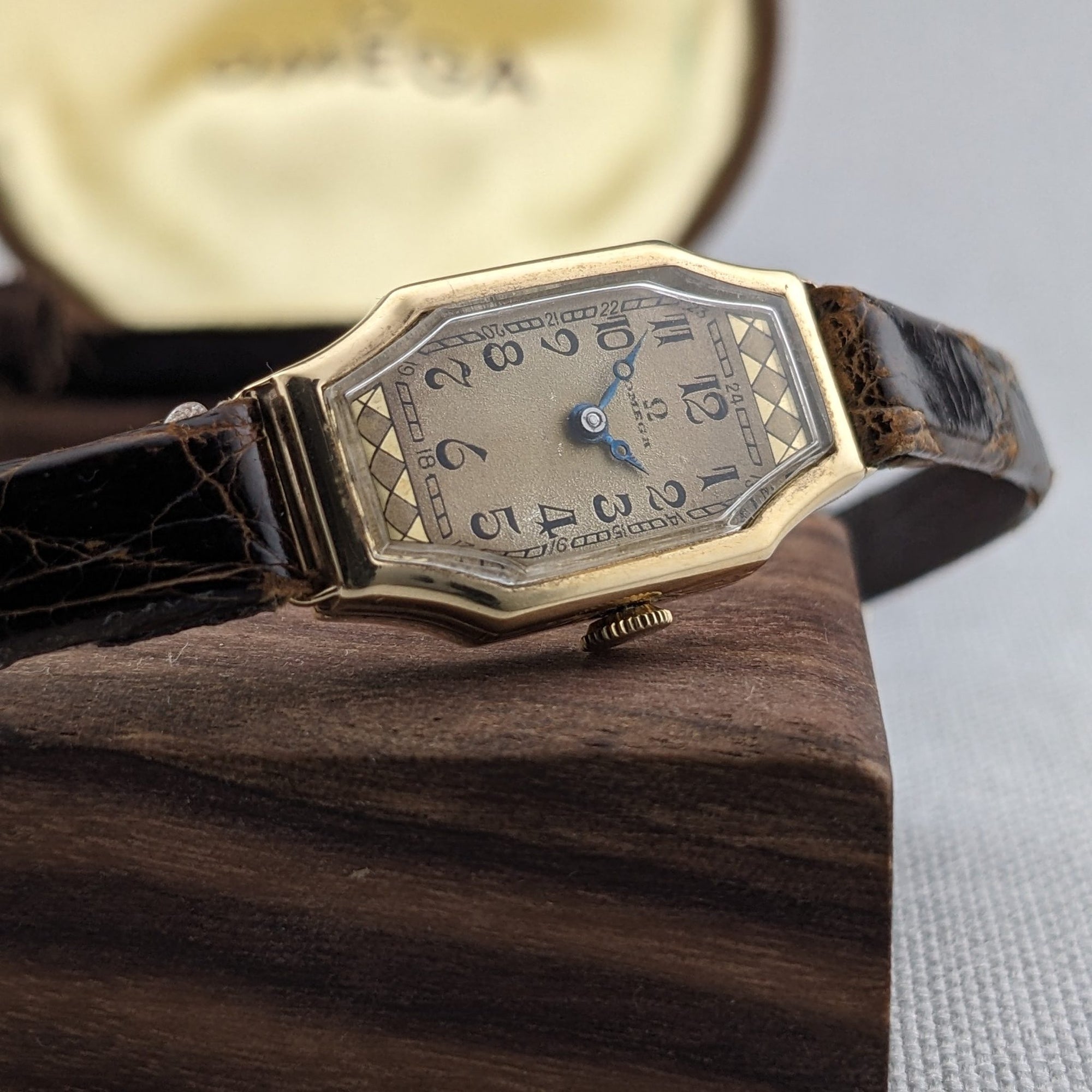 Circa 90 Years Old / Omega Lady 14ct Gold/ Antique 1930s Watch / Cal 14.8F Movement / Serviced vintage watch