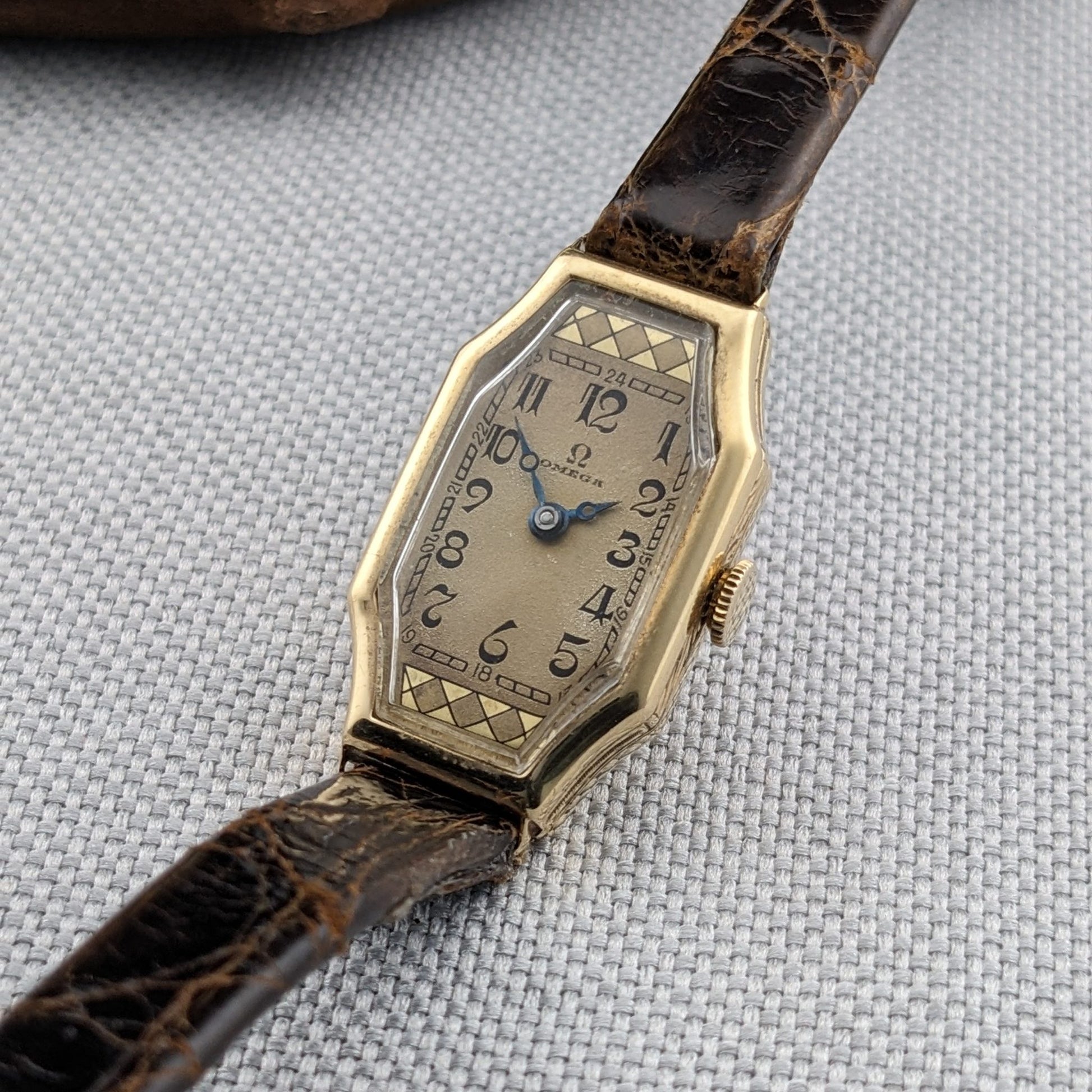 Circa 90 Years Old / Omega Lady 14ct Gold/ Antique 1930s Watch / Cal 14.8F Movement / Serviced vintage watch