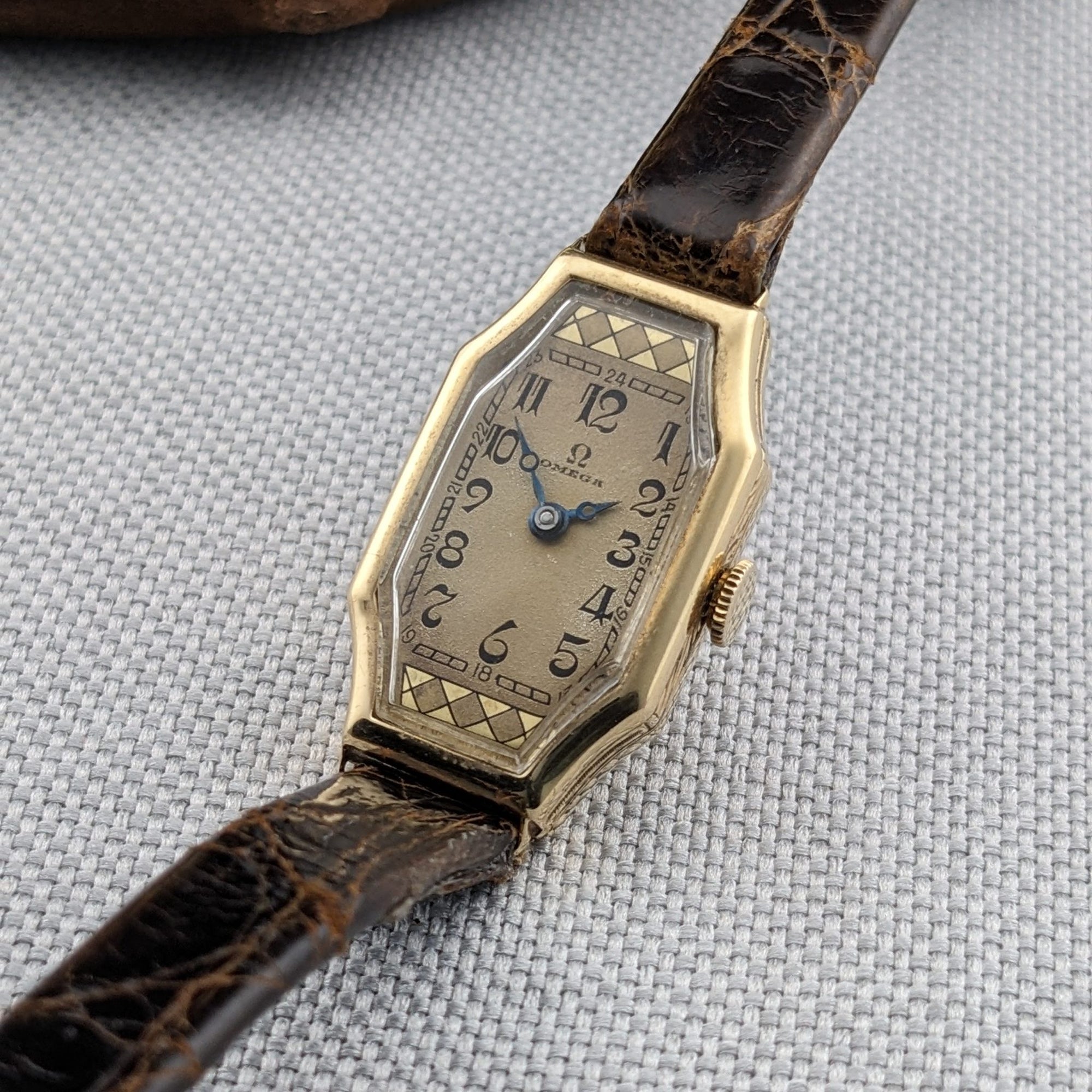 Circa 90 Years Old / Omega Lady 14ct Gold/ Antique 1930s Watch / Cal 14.8F Movement / Serviced vintage watch