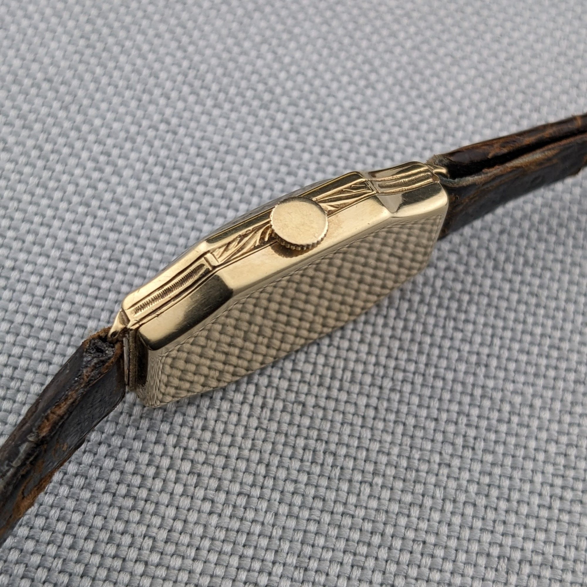 Circa 90 Years Old / Omega Lady 14ct Gold/ Antique 1930s Watch / Cal 14.8F Movement / Serviced vintage watch