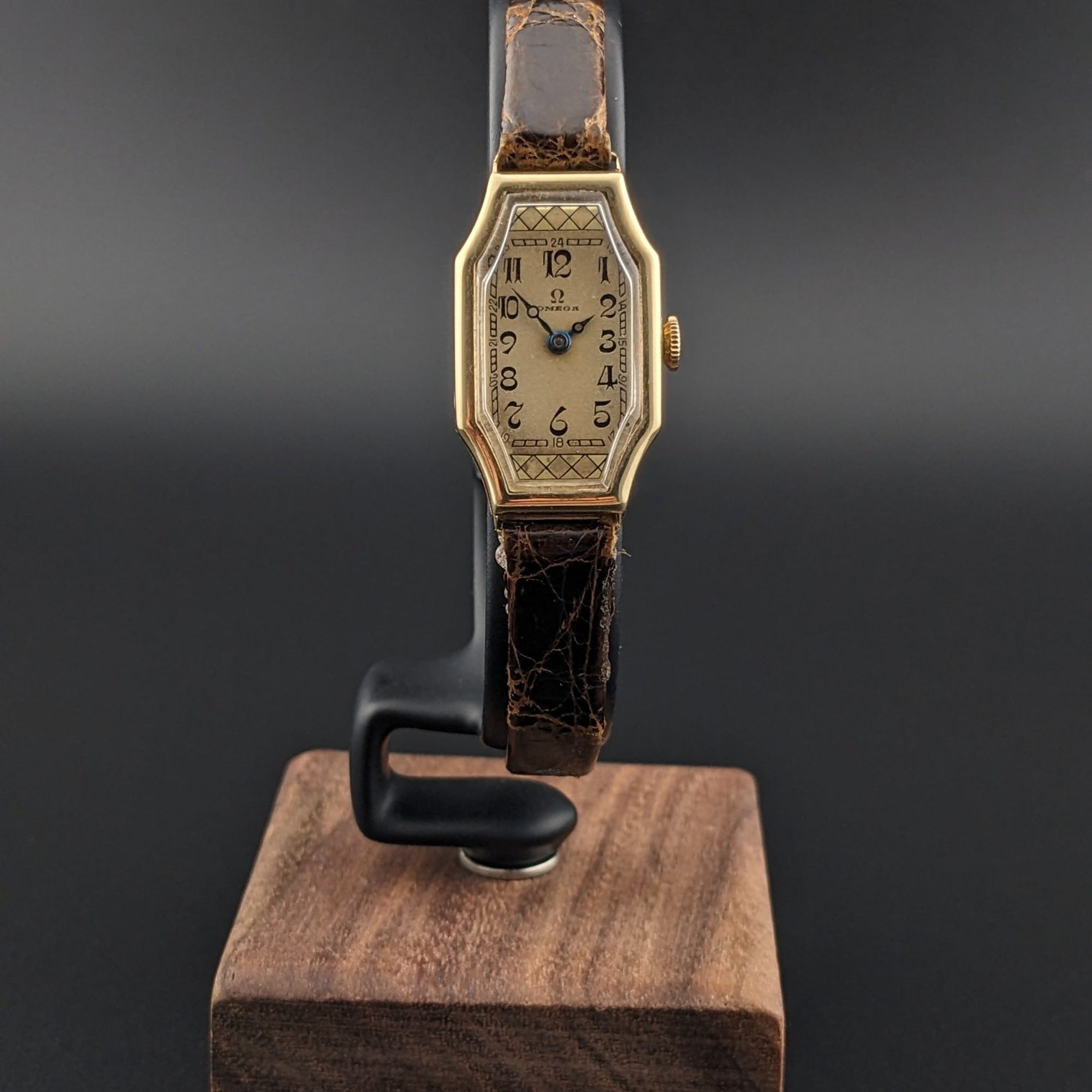 Circa 90 Years Old / Omega Lady 14ct Gold/ Antique 1930s Watch / Cal 14.8F Movement / Serviced vintage watch