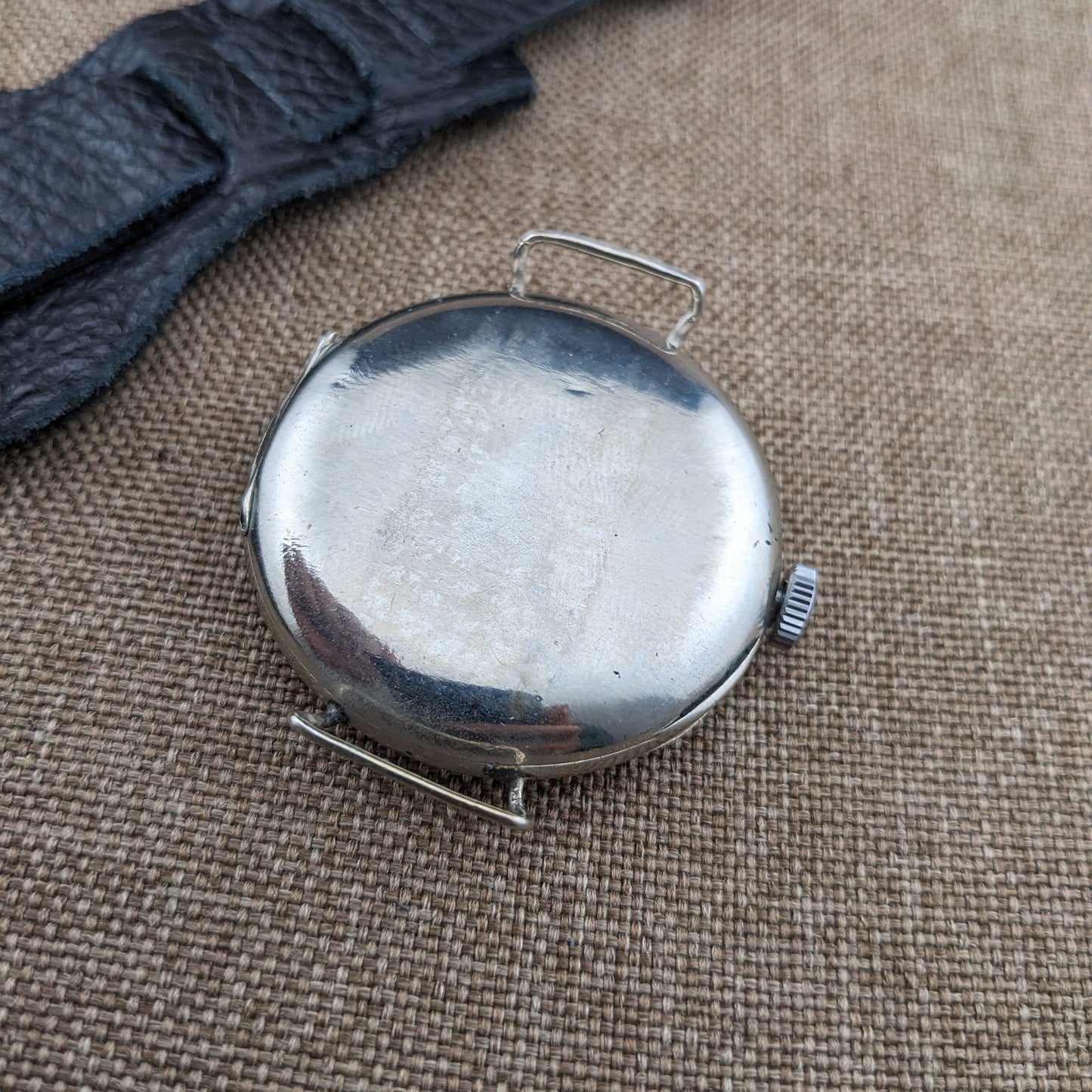 Over 110 Years Old Antique Omega Officer’s Watch – Original Enamel Dial – Cal. 13''' S.O.B. – Antique Circa 1915 / Serviced vintage watch