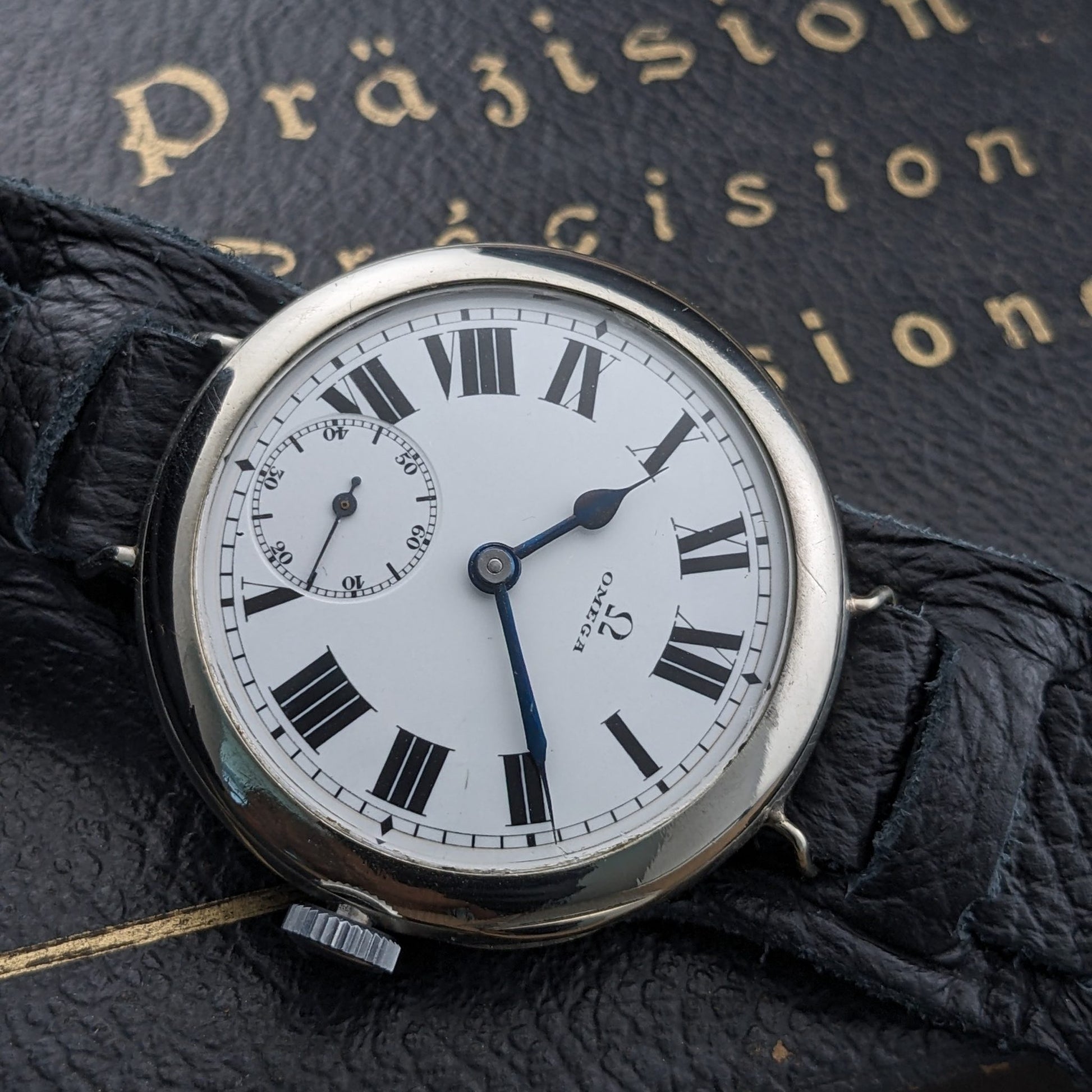Over 110 Years Old Antique Omega Officer’s Watch – Original Enamel Dial – Cal. 13''' S.O.B. – Antique Circa 1915 / Serviced vintage watch