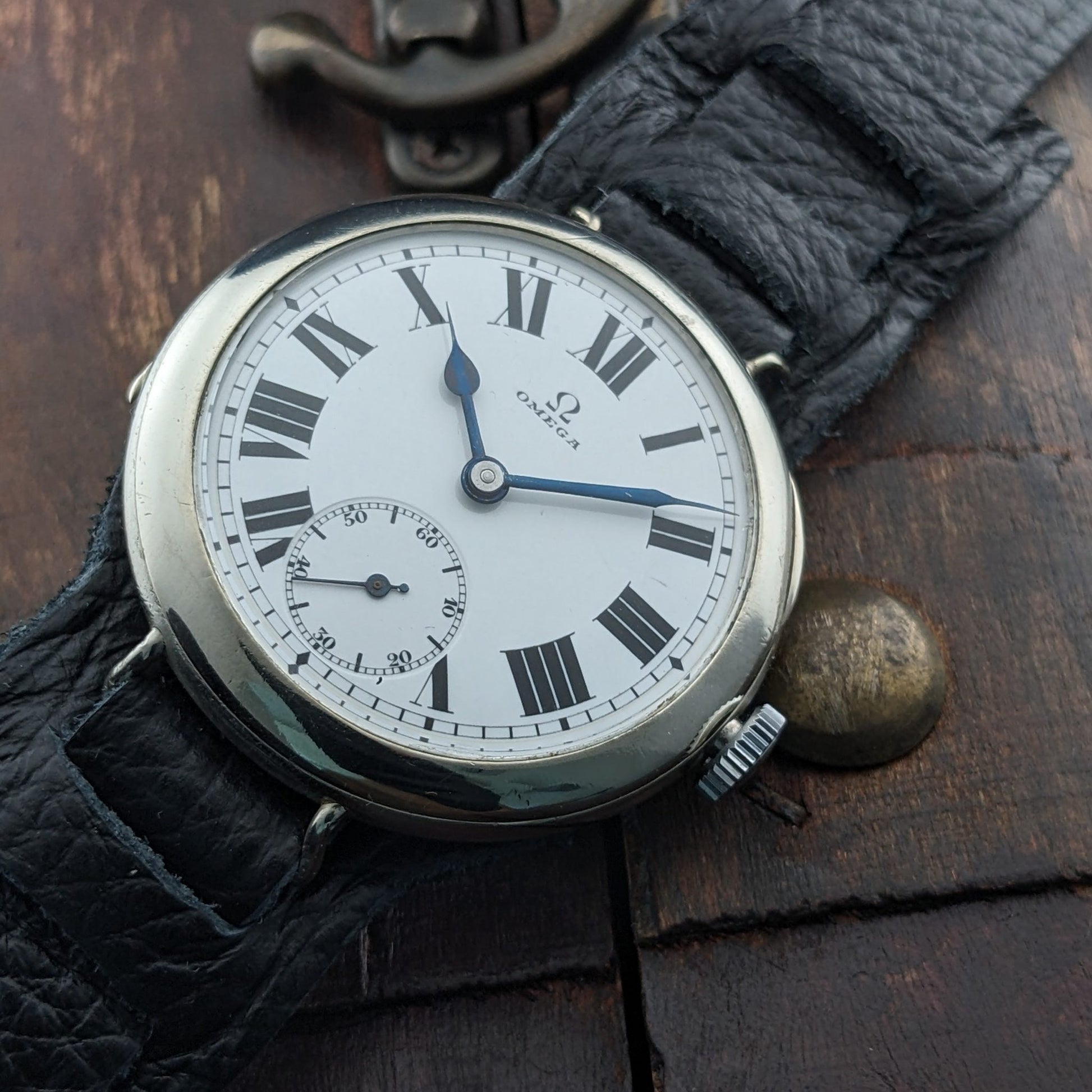 Over 110 Years Old Antique Omega Officer’s Watch – Original Enamel Dial – Cal. 13''' S.O.B. – Antique Circa 1915 / Serviced vintage watch