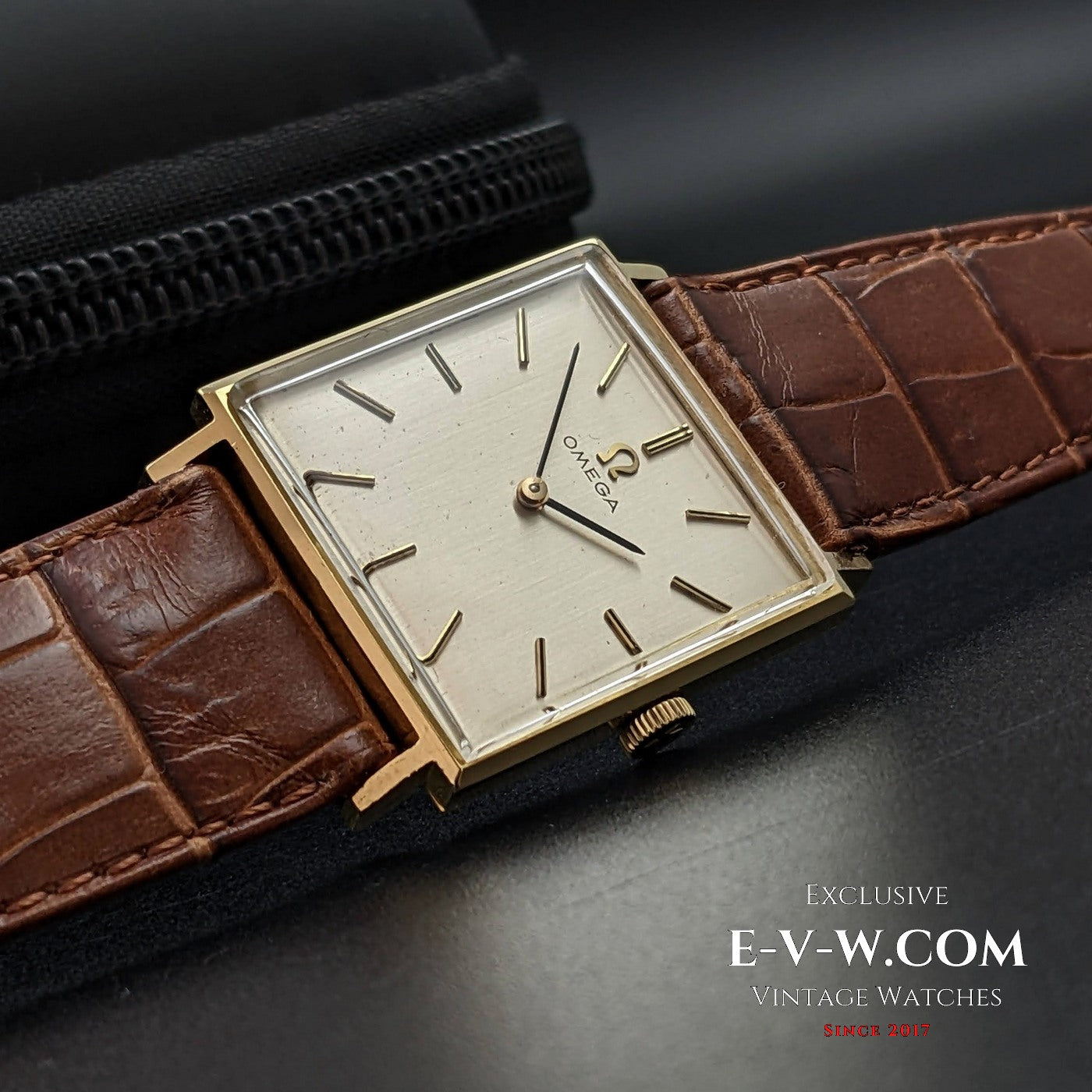 Omega Unique Square Solid Gold Ref 111.075 Vintage 1965