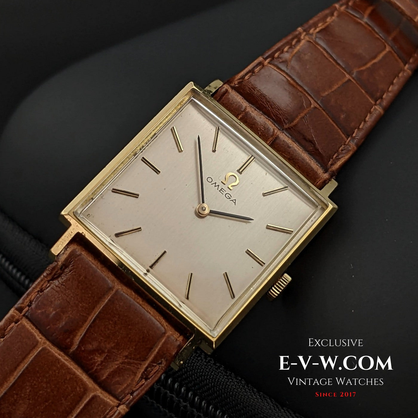 Omega Unique Square / Solid Gold / Ref 111.075 / Vintage 1965