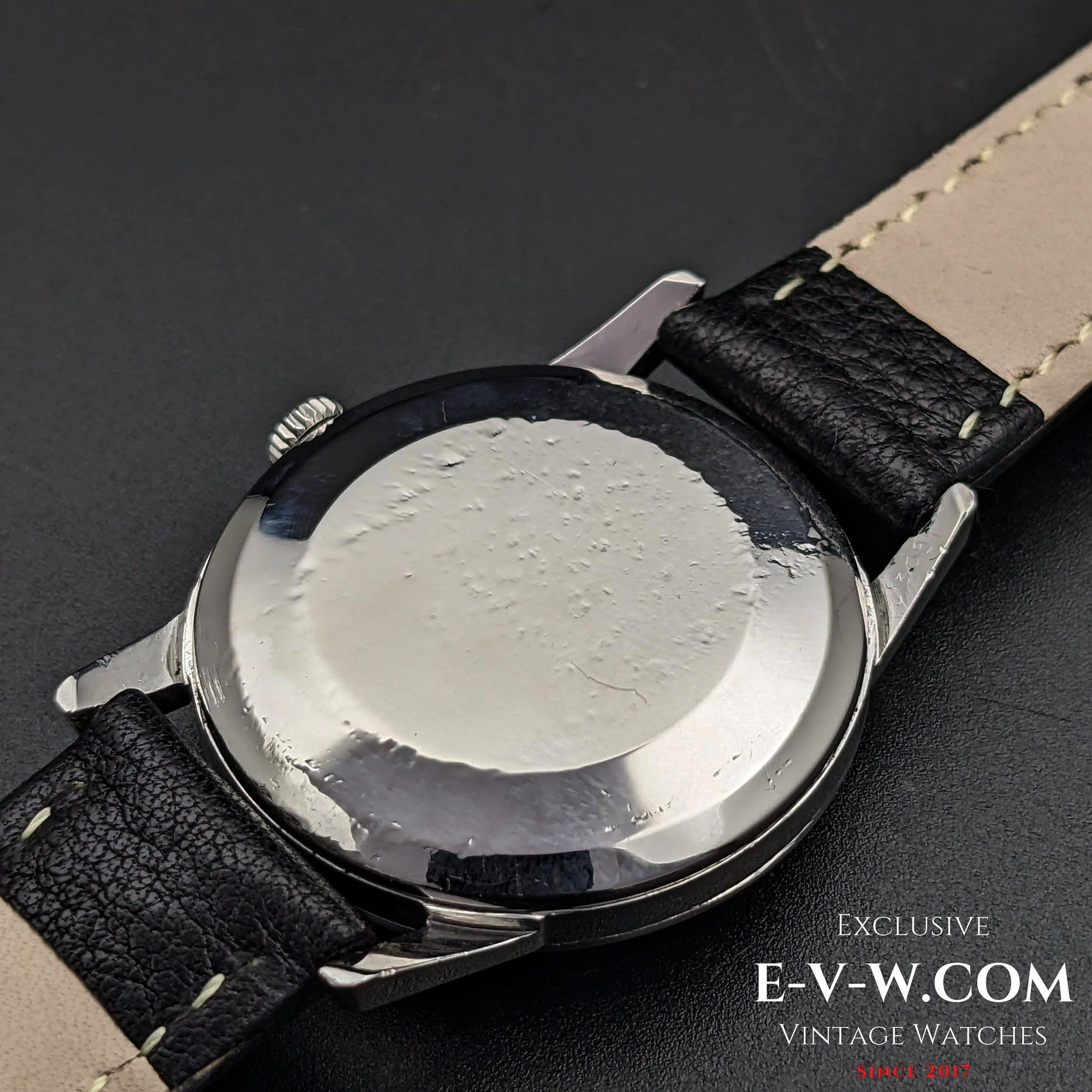 Omega met zwarte wijzerplaat / Ref. 14714 / kaliber 285 (30T2-familie) / Vintage 1959