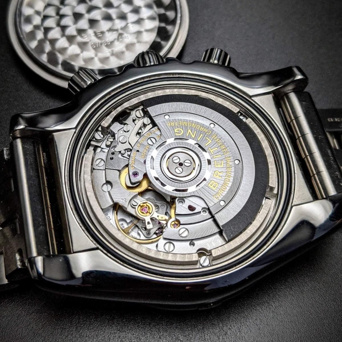 百年靈手錶法國巡邏隊限量600只 - Chronomat 44 - AB0110