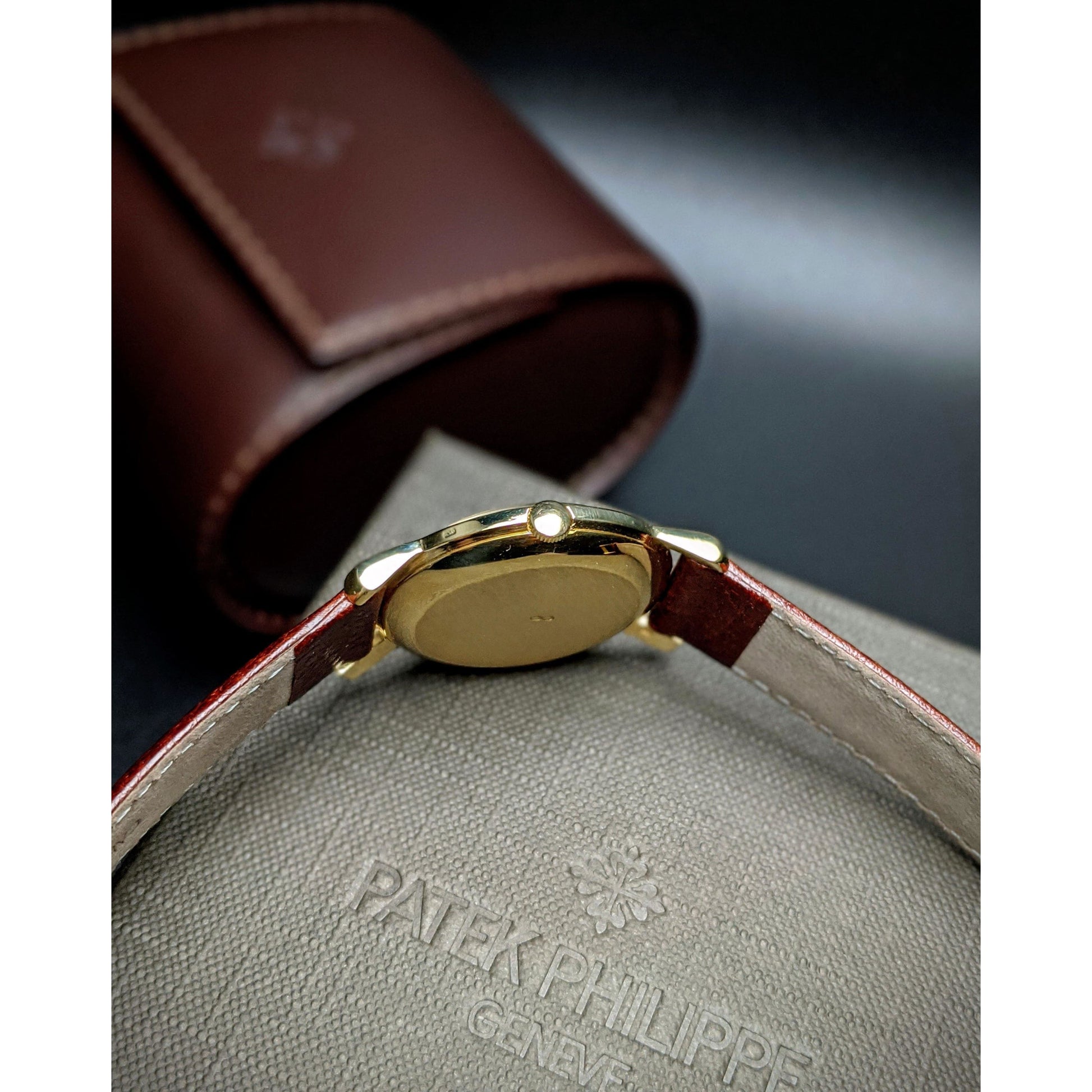 Patek Philippe Calatrava 18k Gold / very rare dial with silver ring/Patek Philippe Certificate and Box - E-V-W.com