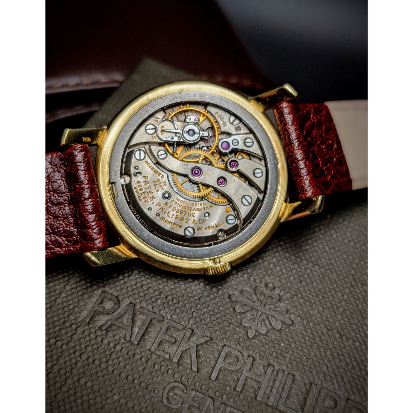 Patek Philippe Calatrava 18k Gold / very rare dial with silver ring/Patek Philippe Certificate and Box - E-V-W.com